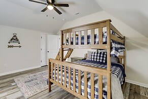 Walk to River: Newly Built Home in Heber Springs!