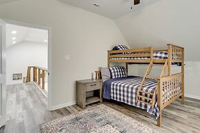 Walk to River: Newly Built Home in Heber Springs!