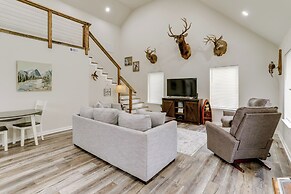 Walk to River: Newly Built Home in Heber Springs!