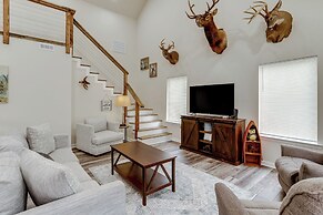 Walk to River: Newly Built Home in Heber Springs!