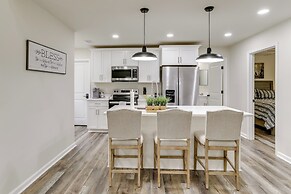 Walk to River: Newly Built Home in Heber Springs!