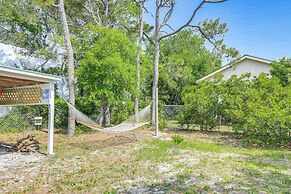 2 Blocks to Crystal Coast: Family-friendly Retreat