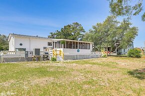 2 Blocks to Crystal Coast: Family-friendly Retreat