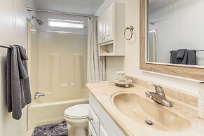 2 Blocks to Crystal Coast: Family-friendly Retreat