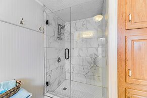 2 Blocks to Crystal Coast: Family-friendly Retreat