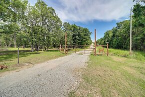 Hike, Fish & Explore: Peaceful Mcalester Cabin!