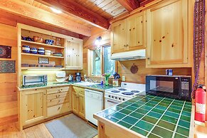 Nature-packed Mckenzie River Retreat w/ Trails!