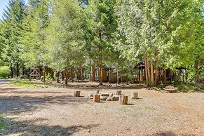 Nature-packed Mckenzie River Retreat w/ Trails!