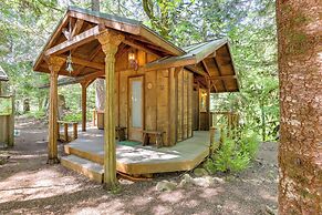 Nature-packed Mckenzie River Retreat w/ Trails!