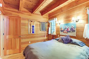 Nature-packed Mckenzie River Retreat w/ Trails!