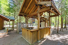 Nature-packed Mckenzie River Retreat w/ Trails!