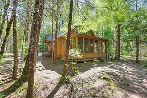 Nature-packed Mckenzie River Retreat w/ Trails!