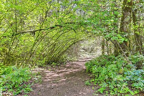 Nature-packed Mckenzie River Retreat w/ Trails!