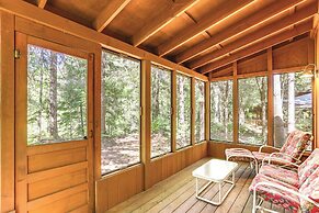 Nature-packed Mckenzie River Retreat w/ Trails!