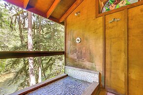 Nature-packed Mckenzie River Retreat w/ Trails!