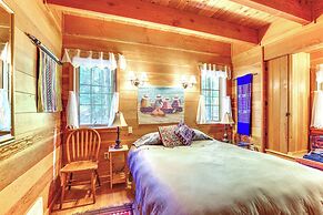 Nature-packed Mckenzie River Retreat w/ Trails!