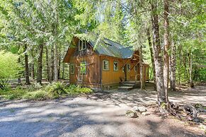 Nature-packed Mckenzie River Retreat w/ Trails!