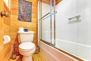 Nature-packed Mckenzie River Retreat w/ Trails!