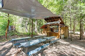 Nature-packed Mckenzie River Retreat w/ Trails!