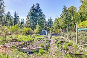 Nature-packed Mckenzie River Retreat w/ Trails!