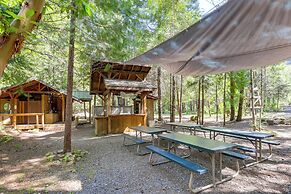 Nature-packed Mckenzie River Retreat w/ Trails!