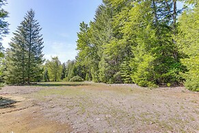 Nature-packed Mckenzie River Retreat w/ Trails!