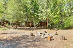 Nature-packed Mckenzie River Retreat w/ Trails!