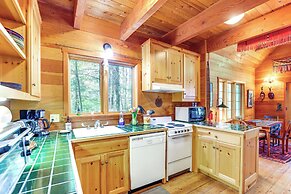 Nature-packed Mckenzie River Retreat w/ Trails!