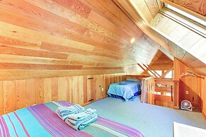 Nature-packed Mckenzie River Retreat w/ Trails!