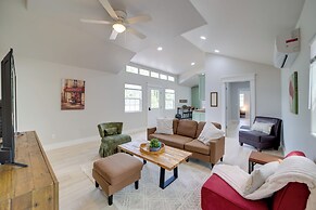 Cabin in Petrified Forest - Modern Mcalester Gem!