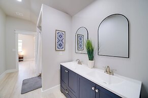 Cabin in Petrified Forest - Modern Mcalester Gem!