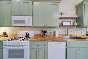 Cabin in Petrified Forest - Modern Mcalester Gem!