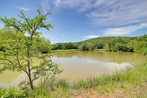 Cabin in Petrified Forest - Modern Mcalester Gem!