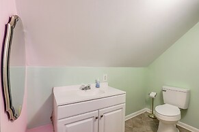 Home 1 Mi to Dtwn Conway: Great for Beach Days!