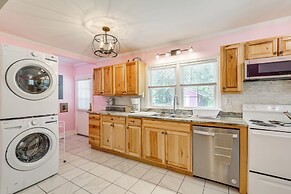 Home 1 Mi to Dtwn Conway: Great for Beach Days!