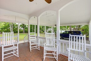 Home 1 Mi to Dtwn Conway: Great for Beach Days!