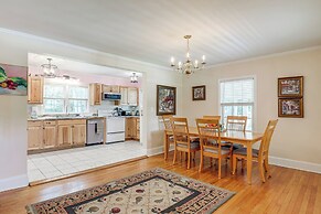 Home 1 Mi to Dtwn Conway: Great for Beach Days!