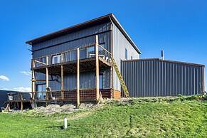 5 Mi to Lake: Secluded Pinedale Retreat w/ Sauna!