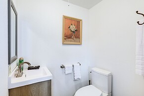 5 Mi to Lake: Secluded Pinedale Retreat w/ Sauna!