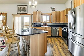 5 Mi to Lake: Secluded Pinedale Retreat w/ Sauna!