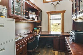 5 Mi to Lake: Secluded Pinedale Retreat w/ Sauna!