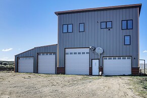 5 Mi to Lake: Secluded Pinedale Retreat w/ Sauna!