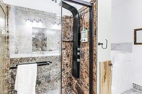 5 Mi to Lake: Secluded Pinedale Retreat w/ Sauna!