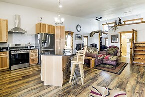 5 Mi to Lake: Secluded Pinedale Retreat w/ Sauna!