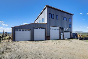 5 Mi to Lake: Secluded Pinedale Retreat w/ Sauna!