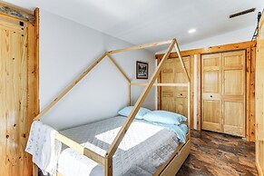 5 Mi to Lake: Secluded Pinedale Retreat w/ Sauna!