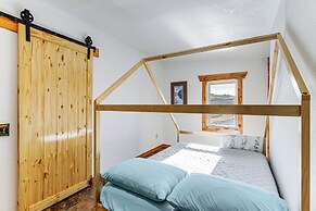 5 Mi to Lake: Secluded Pinedale Retreat w/ Sauna!