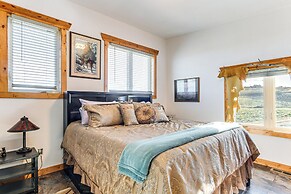 5 Mi to Lake: Secluded Pinedale Retreat w/ Sauna!