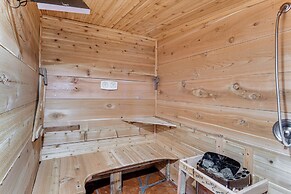 5 Mi to Lake: Secluded Pinedale Retreat w/ Sauna!