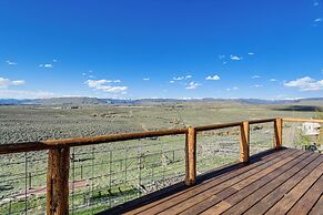 5 Mi to Lake: Secluded Pinedale Retreat w/ Sauna!